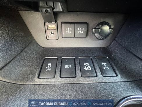 Used 2018 Toyota Highlander SE AWD/4WD image 23