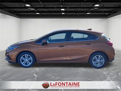 Used 2017 Chevrolet Cruze LT w/ Convenience Package image 2