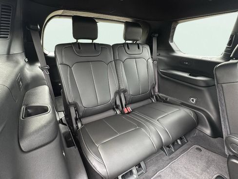 Used 2025 Jeep Grand Cherokee L Limited image 23