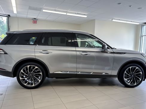 Used 2020 Lincoln Aviator Reserve w/ Equipment Group 202A AWD/4WD image 3