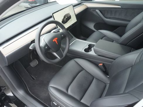 Used 2023 Tesla Model Y Long Range image 17