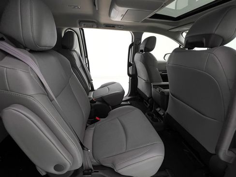 Used 2021 Toyota Sienna Limited AWD/4WD image 14