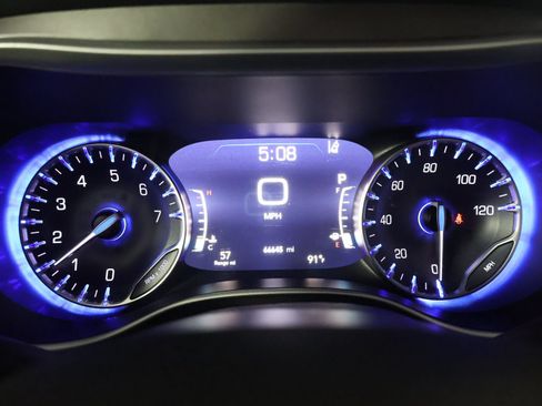Used 2024 Chrysler Pacifica Touring-L FWD image 36