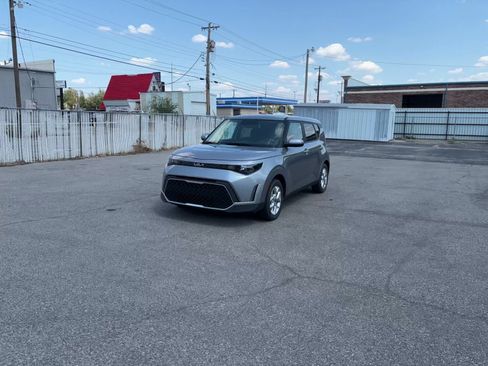 Used 2025 Kia Soul LX w/ LX Technology Package FWD image 6