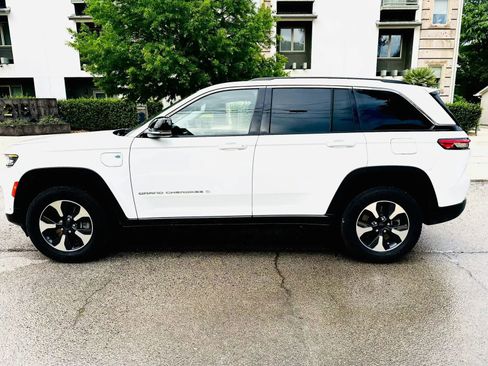 Used 2022 Jeep Grand Cherokee Limited 4xe w/ Luxury Tech Group II AWD/4WD image 2