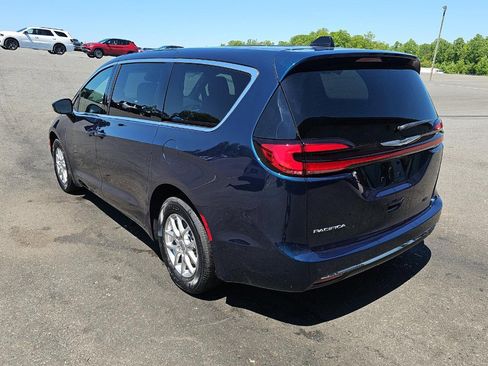 Used 2025 Chrysler Pacifica Select FWD image 6