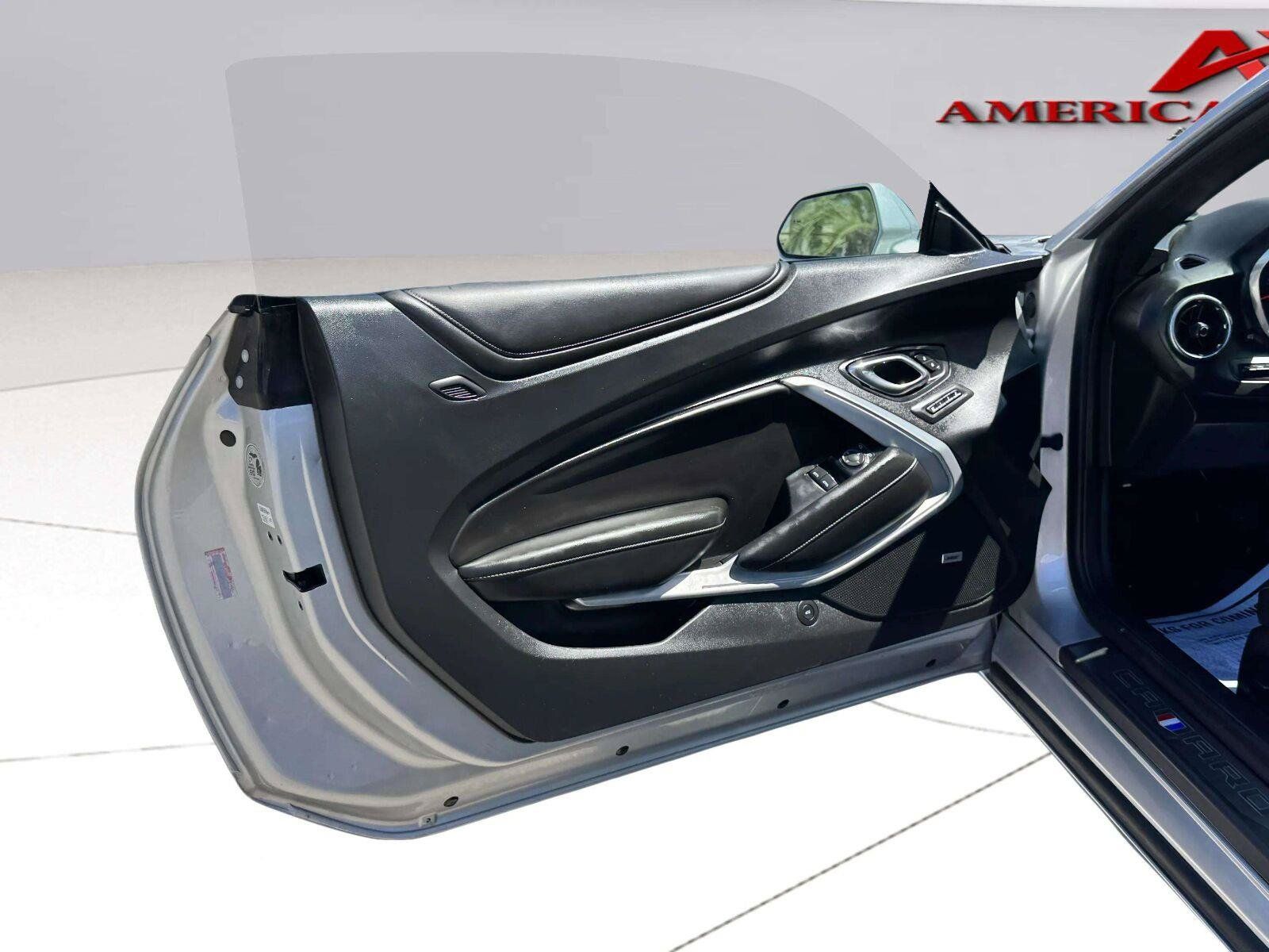 Used 2016 Chevrolet Camaro LT RWD image 17