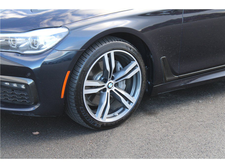 Used 2019 BMW 740i w/ M Sport Package RWD image 6