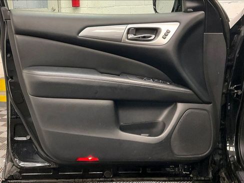 Used 2017 Nissan Pathfinder SL image 23
