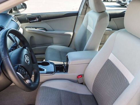 Used 2014 Toyota Camry XLE image 16