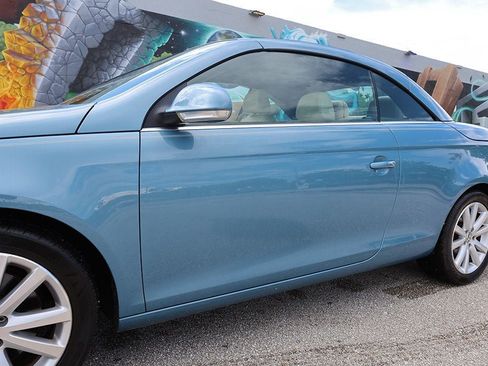 Used 2008 Volkswagen Eos 2.0T FWD image 22