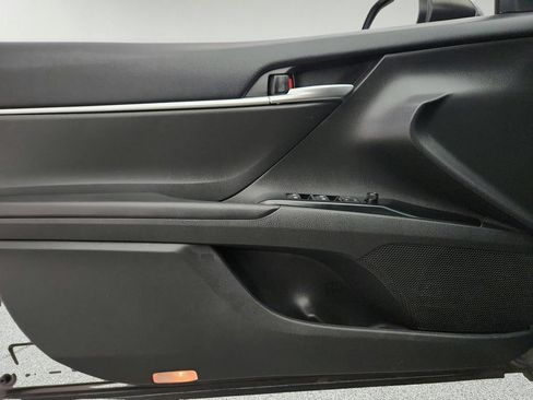 Used 2018 Toyota Camry SE FWD image 18