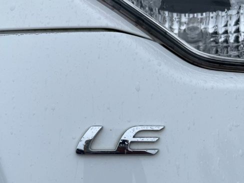 Used 2021 Toyota Corolla LE image 13