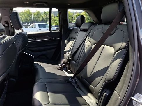 Used 2026 Jeep Grand Cherokee Limited w/ Luxury Tech Group II AWD/4WD image 10