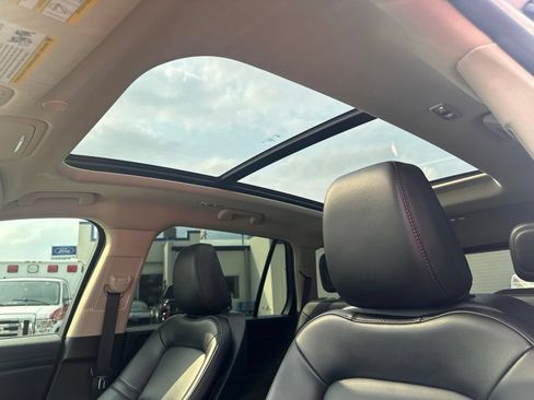 Used 2023 Lincoln Aviator AWD w/ Premium Package image 10
