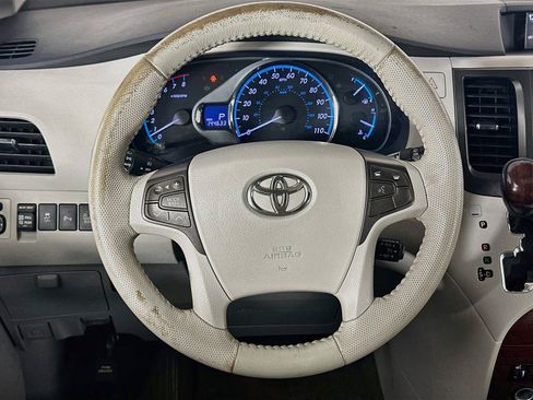Used 2013 Toyota Sienna XLE FWD image 18