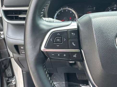 Used 2021 Toyota Highlander LE FWD image 26