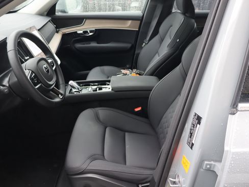 Used 2025 Volvo XC90 B6 Plus image 16