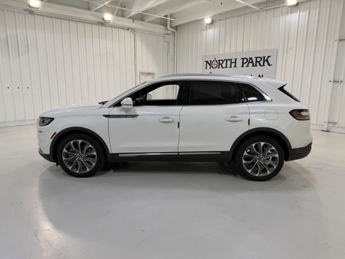 Used 2023 Lincoln Nautilus Reserve w/ Luxury Package FWD image 2