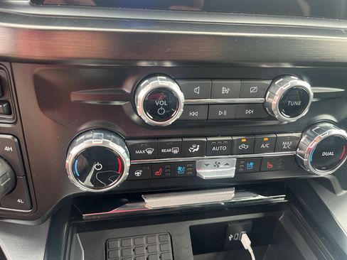 Used 2024 Ford F250 Lariat w/ Lariat Ultimate Package AWD/4WD image 21