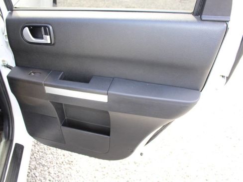 Used 2011 Mitsubishi Endeavor SE image 24