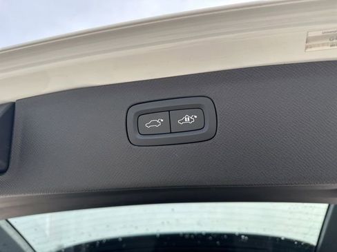 Certified 2023 Volvo XC90 B5 Plus image 37