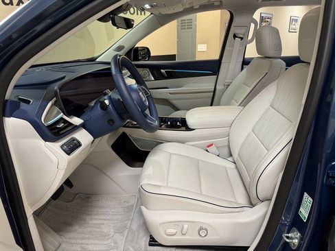 Used 2025 Buick Enclave Avenir w/ Super Cruise Package image 8