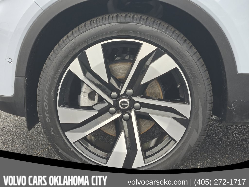 Certified 2024 Volvo XC40 B5 Plus w/ Protection Package Premier AWD/4WD image 12