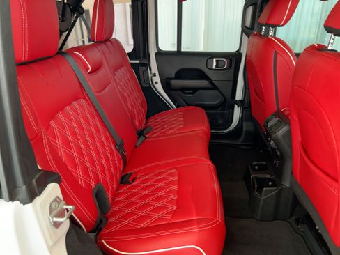 Used 2021 Jeep Wrangler Unlimited Sahara image 24