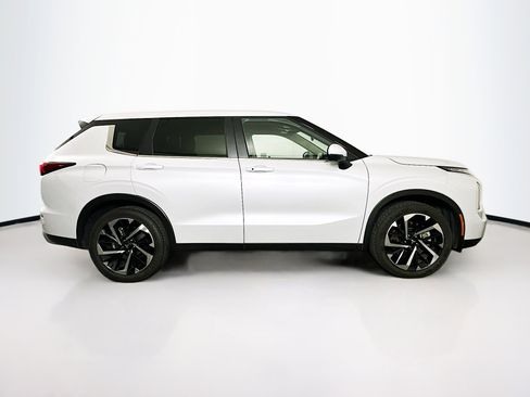 Used 2024 Mitsubishi Outlander SE image 10