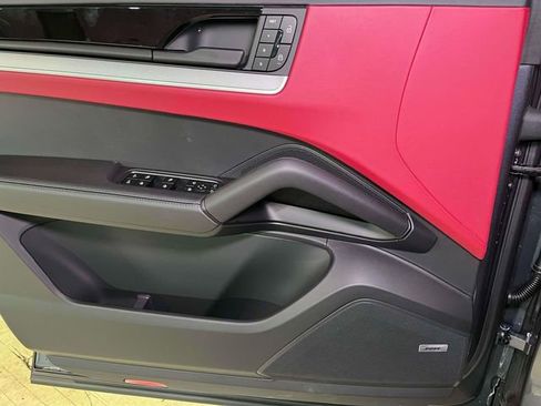 New 2026 Porsche Cayenne image 34