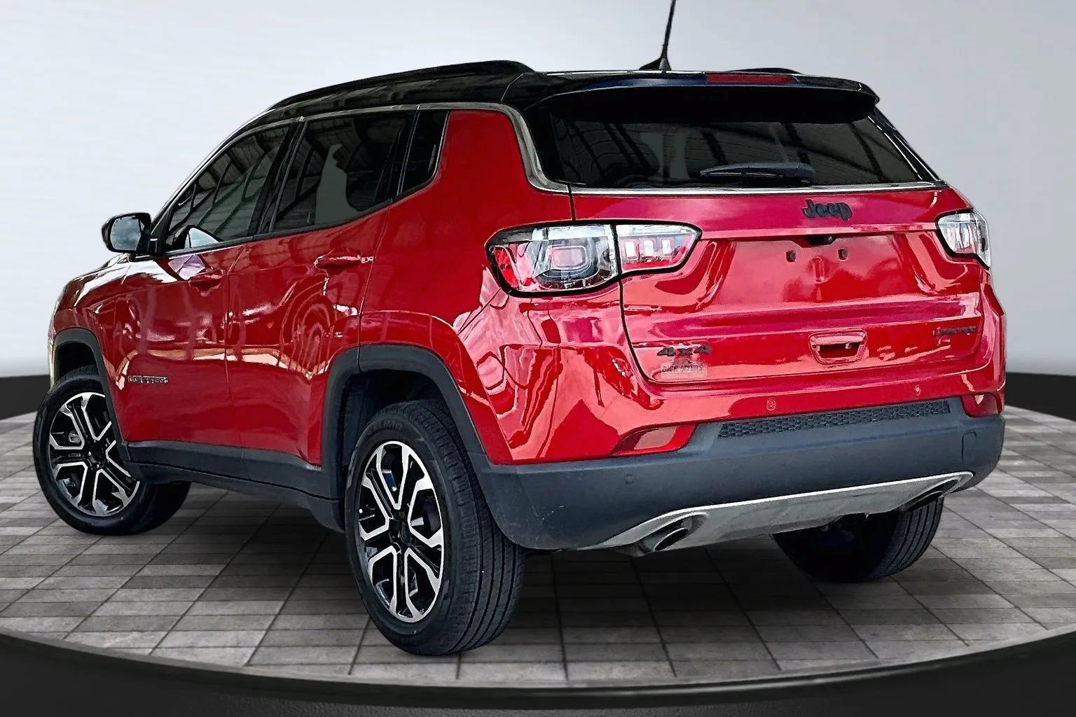 Used 2023 Jeep Compass Limited AWD/4WD image 4