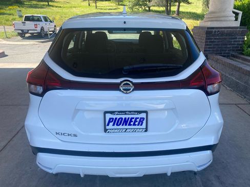 Used 2021 Nissan Kicks S FWD image 4