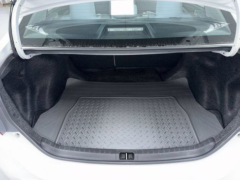 Used 2017 Toyota Corolla LE w/ Carpet Mat Package (TMS) FWD image 16