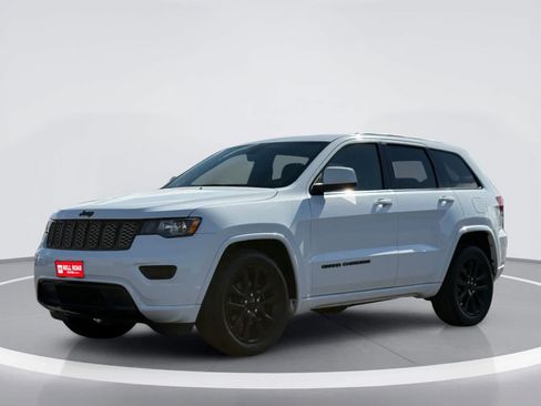 Used 2018 Jeep Grand Cherokee Altitude RWD image 2