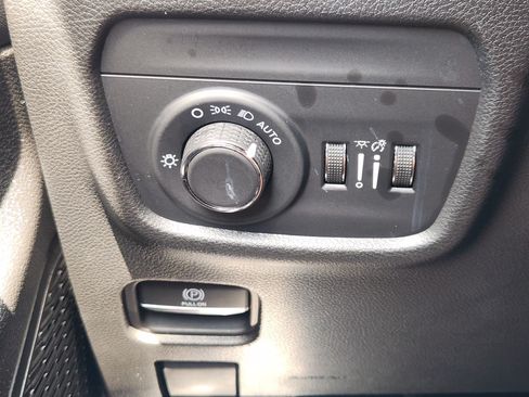 Used 2025 Jeep Grand Cherokee Laredo X w/ Luxury Tech Group I AWD/4WD image 23