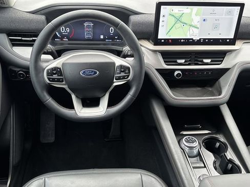 Used 2025 Ford Explorer Active w/ Active Comfort Package image 12