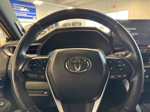 Used 2024 Toyota Venza XLE image 19