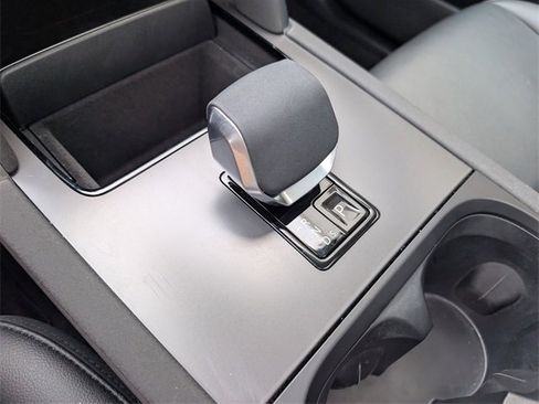 Used 2024 Land Rover Discovery Sport S image 21