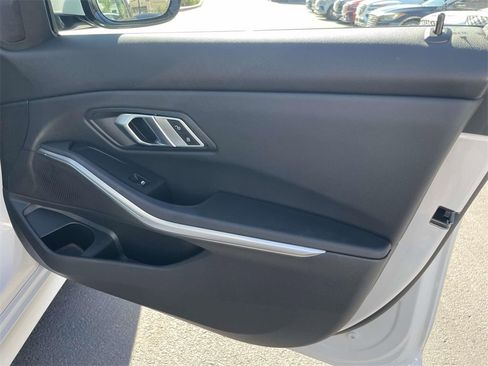 Used 2022 BMW 330i Sedan w/ Convenience Package image 27