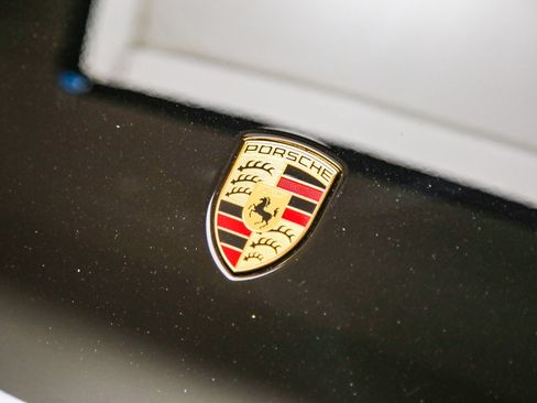 Certified 2026 Porsche Macan AWD/4WD image 12