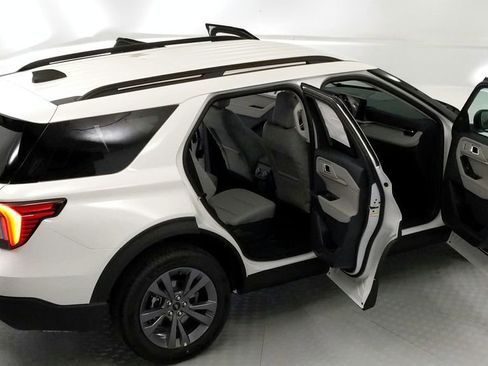 New 2025 Ford Explorer Active w/ Active Comfort Package image 22