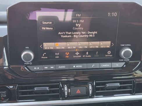 Used 2025 Nissan Pathfinder SV image 19