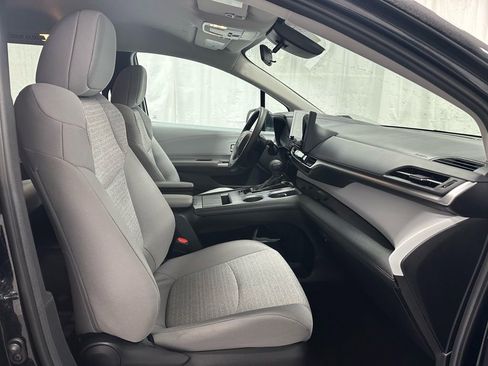 Used 2025 Toyota Sienna LE image 63