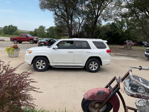 Used 2013 Toyota 4Runner SR5 RWD image 6