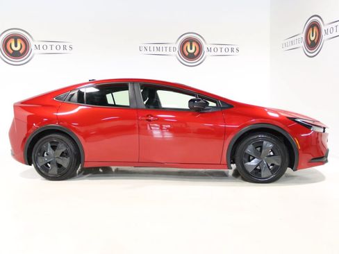 Used 2026 Toyota Prius LE FWD image 5