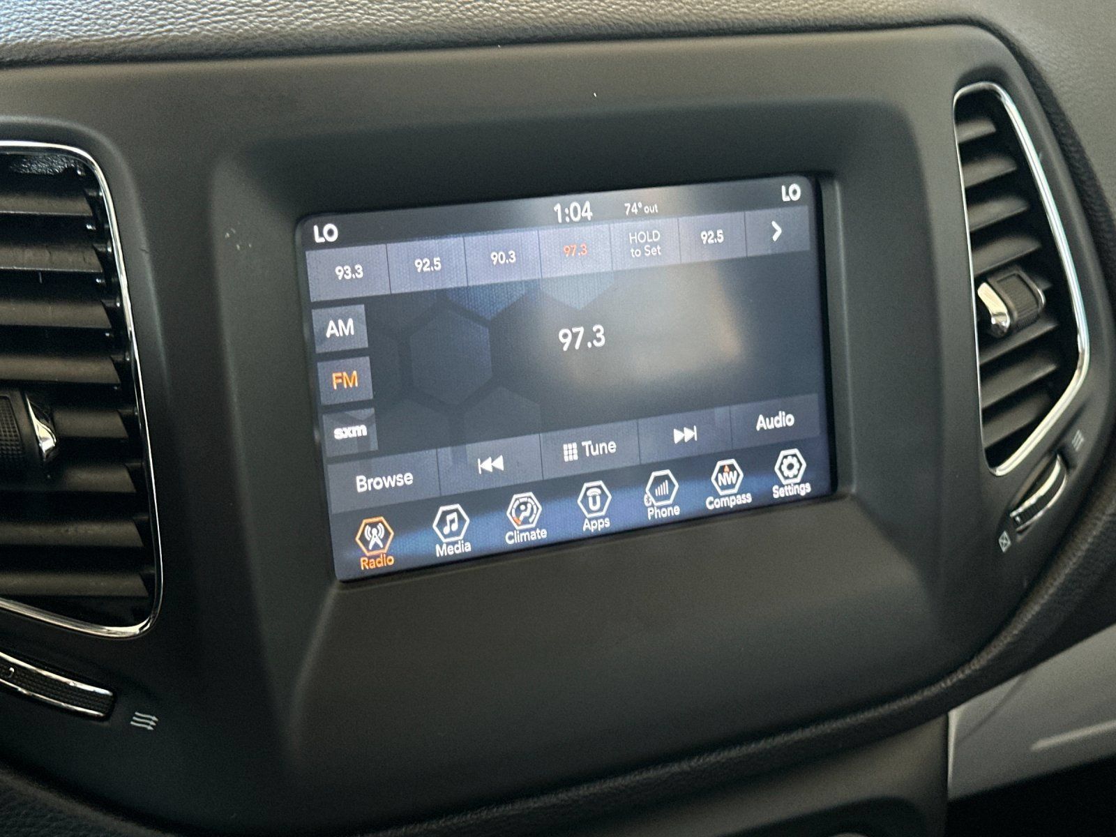 Used 2018 Jeep Compass Latitude w/ Popular Equipment Group FWD image 17