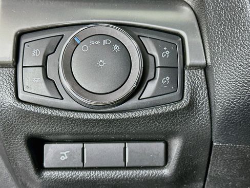 Used 2019 Ford Explorer XLT w/ Equipment Group 202A AWD/4WD image 17