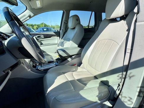 Used 2017 Buick Enclave Leather FWD image 18