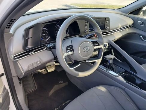 Used 2021 Hyundai Elantra Blue image 5